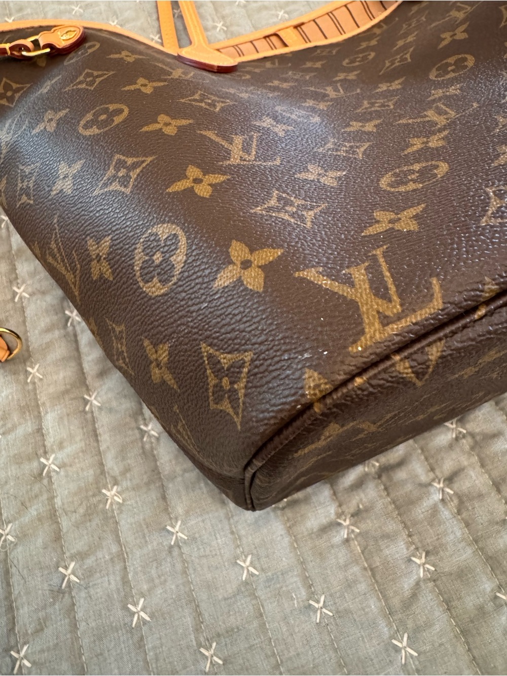 EUC Louis Vuitton Monogram Neverfull Tote MM with beige interior - Picture 7 of 15
